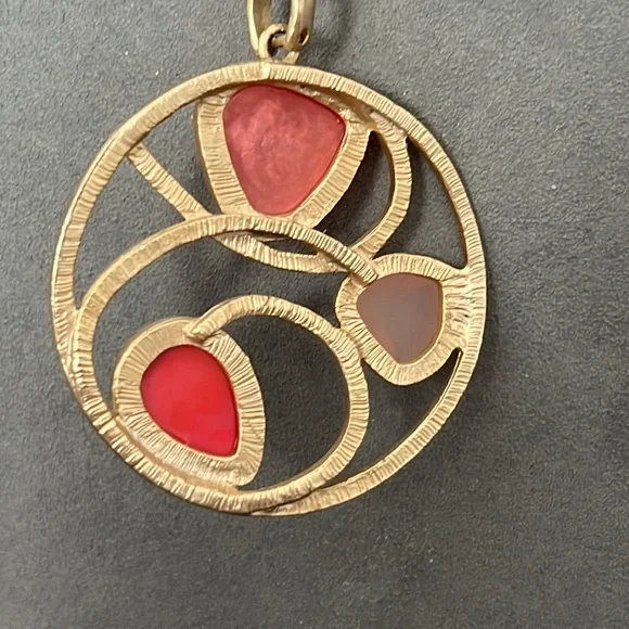 Gold Tone Necklace - Picture 3 of 5